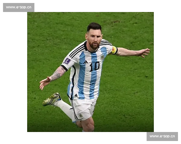 历史性的瞬间!他的一脚,载入了世界杯最佳进球的史册! 历史性的瞬间!他的一脚,载入了世界杯最佳进球的史册!